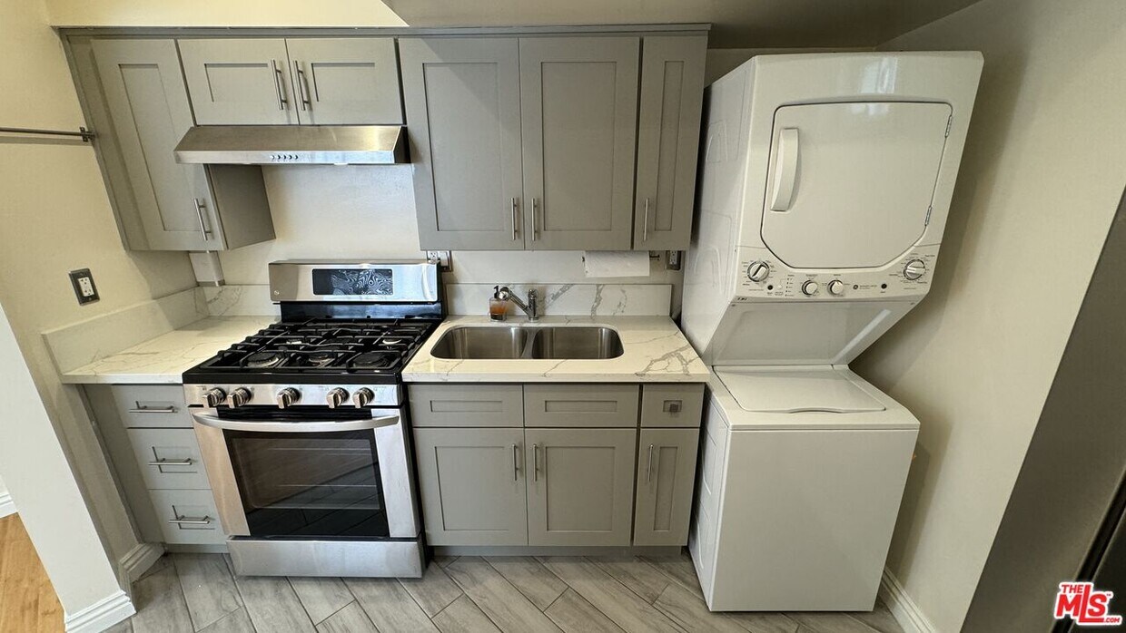 Foto principal - 656-656 Park Ave