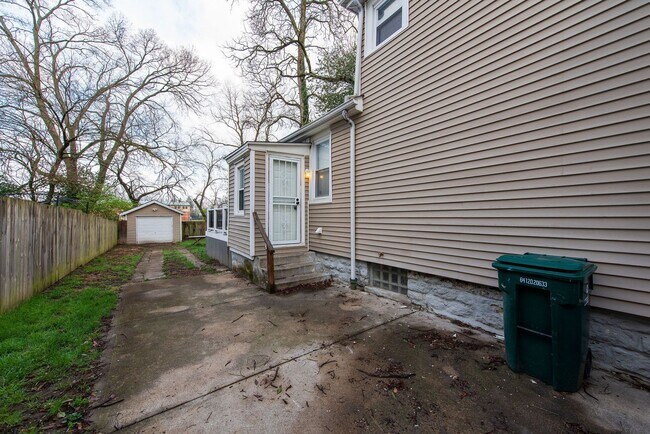 Foto del edificio - MADISONVILLE-Spacious 2+ bedroom 1 ba w ga...