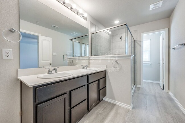 Foto del edificio - 3537 Brentwood Dr