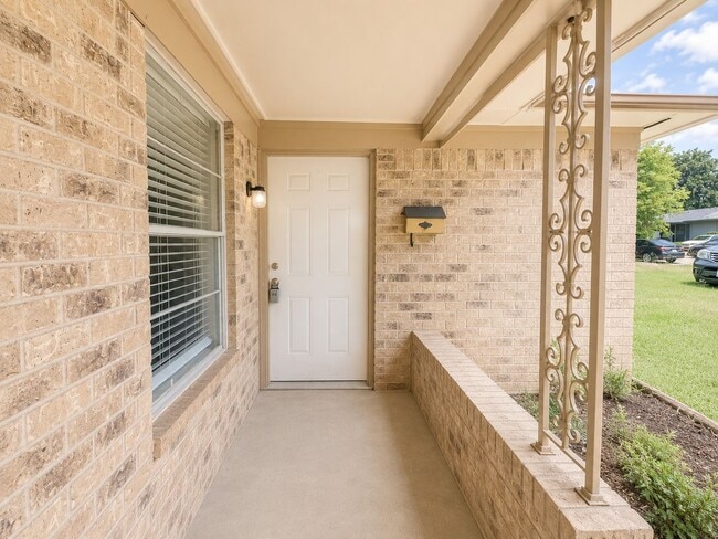 Photo - 930-932 Lindy Court Apartment