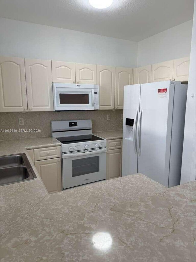 Foto del edificio - 2470 SE 15th Pl