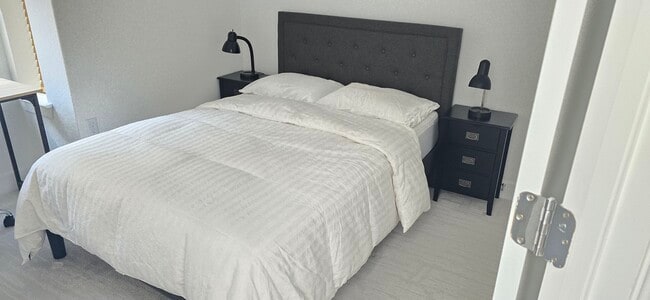 Twin bed - 4212 Margarita St