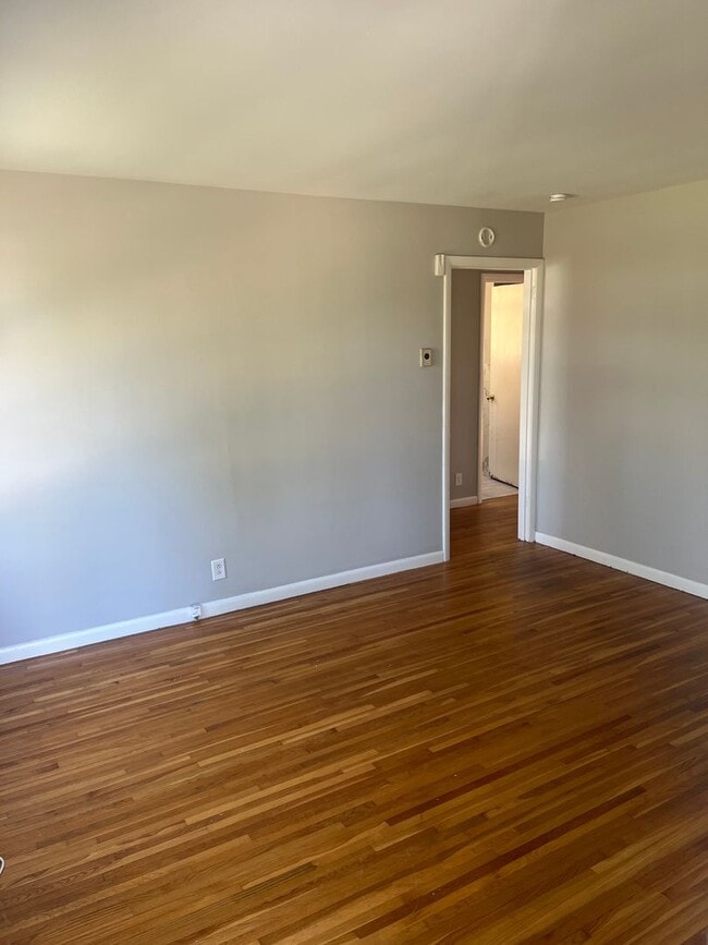 Building Photo - 6533 Thunderbird Dr