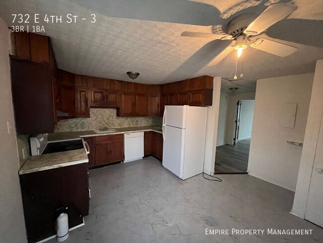 Building Photo - Available Now! 3 Bedroom/ 1 bath in South ...