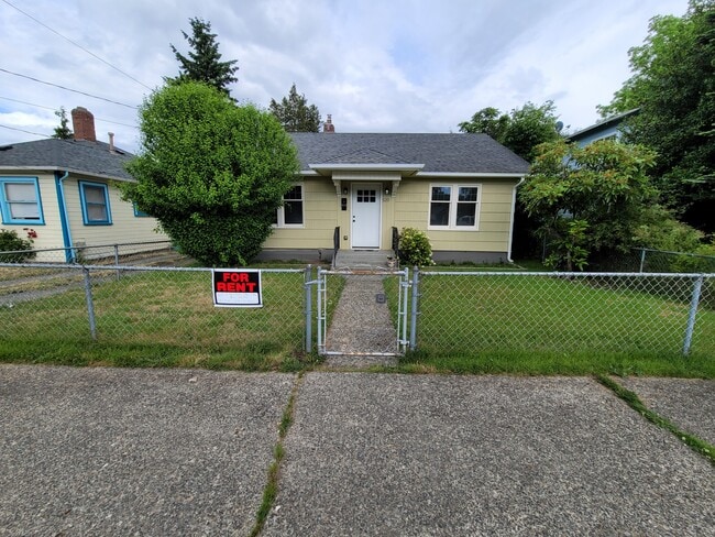 Building Photo - 520 3rd Ave S
