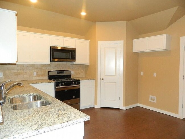 Building Photo - 1025 Creek Side Dr