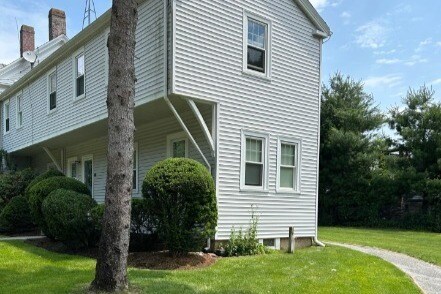 Foto principal - 352 Thoreau St