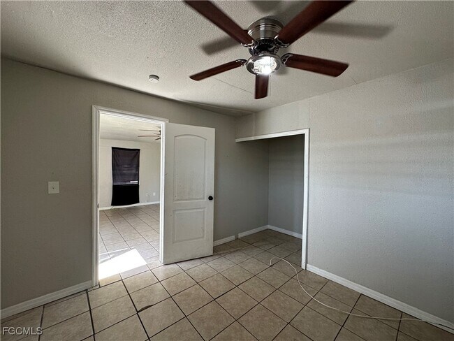Foto del edificio - 2210 Cantor Ln
