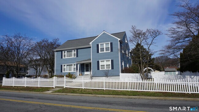 Foto del edificio - 228 Jennings Rd