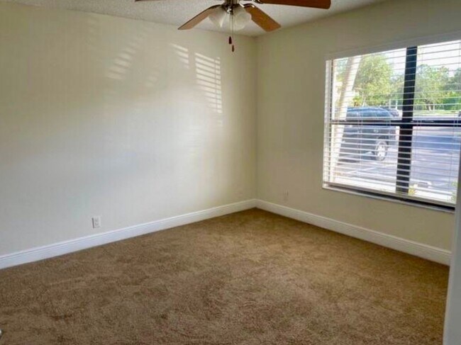 Foto del edificio - Lakefront one bedroom condo in Palm Beach Grande