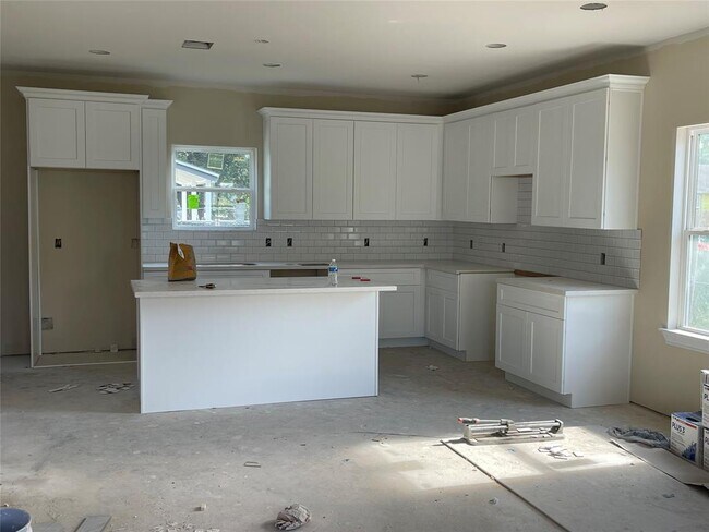 Building Photo - 6322 Sayers St