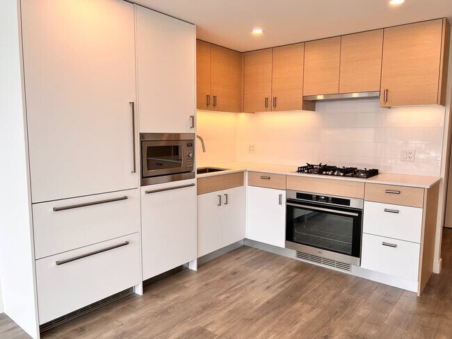 Photo du bâtiment - 200 Klahanie Crt