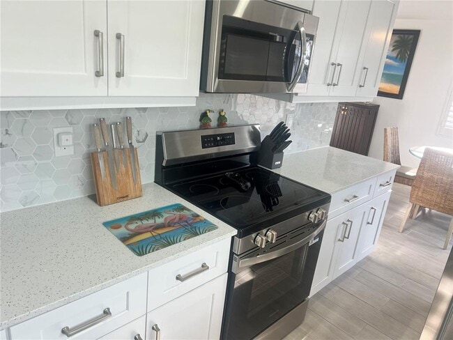 Foto del edificio - 6020 Midnight Pass Rd