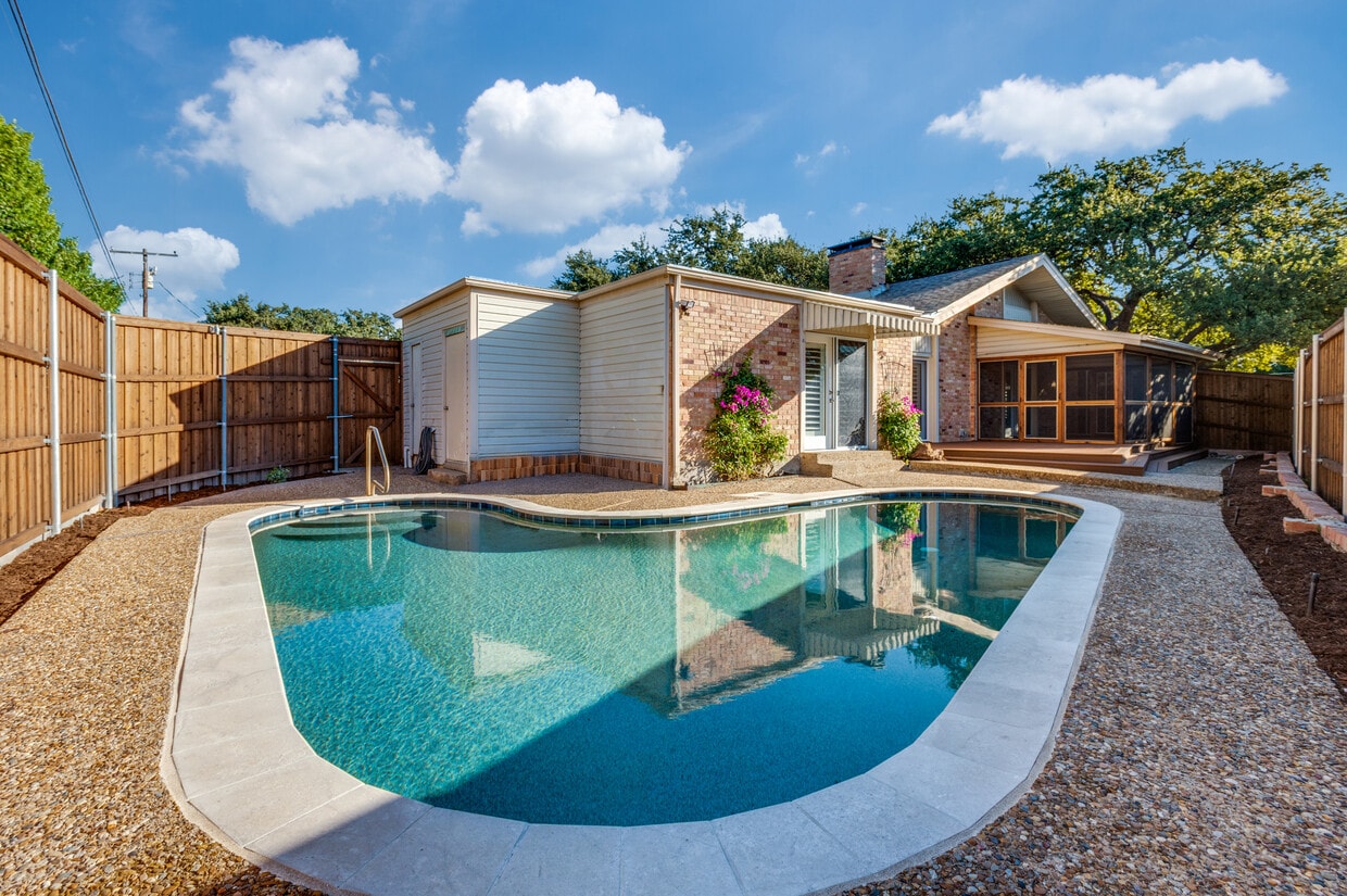 Primary Photo - 9805 Airline Rd