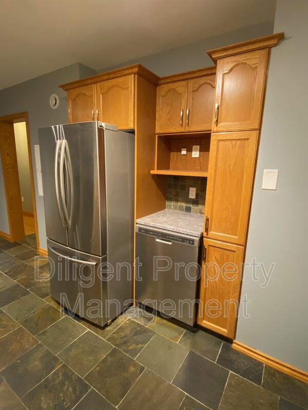 Building Photo - 369 Applegrove Ave