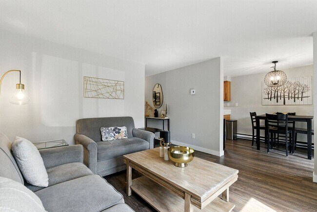 Foto del edificio - Sweet & Cozy 3 Bed 1 Bath condo available now! Lake Oswego