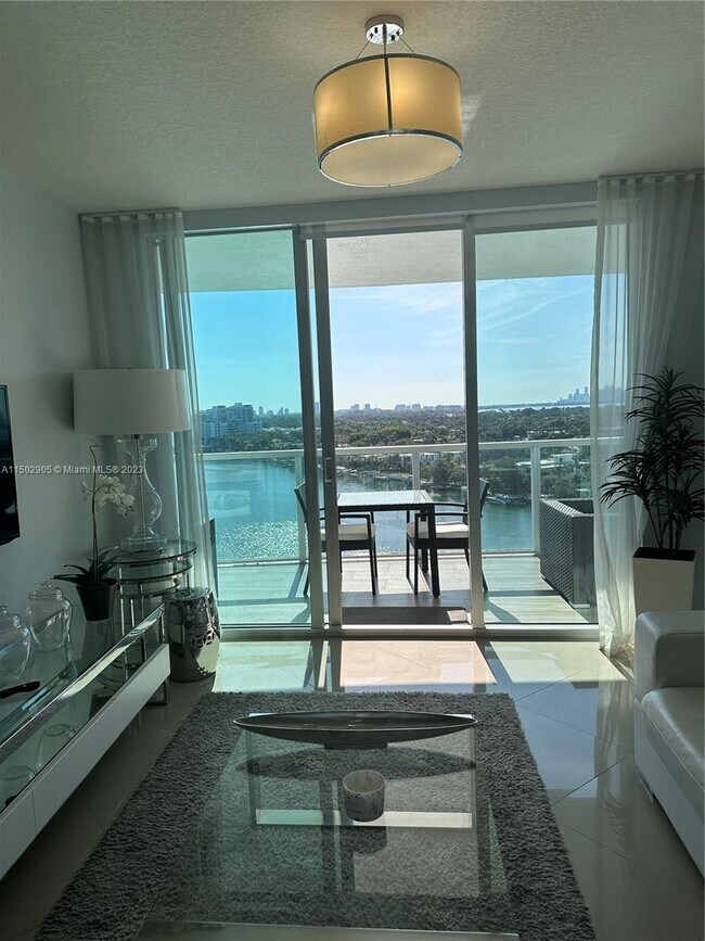 Foto del edificio - 6700 Indian Creek Dr