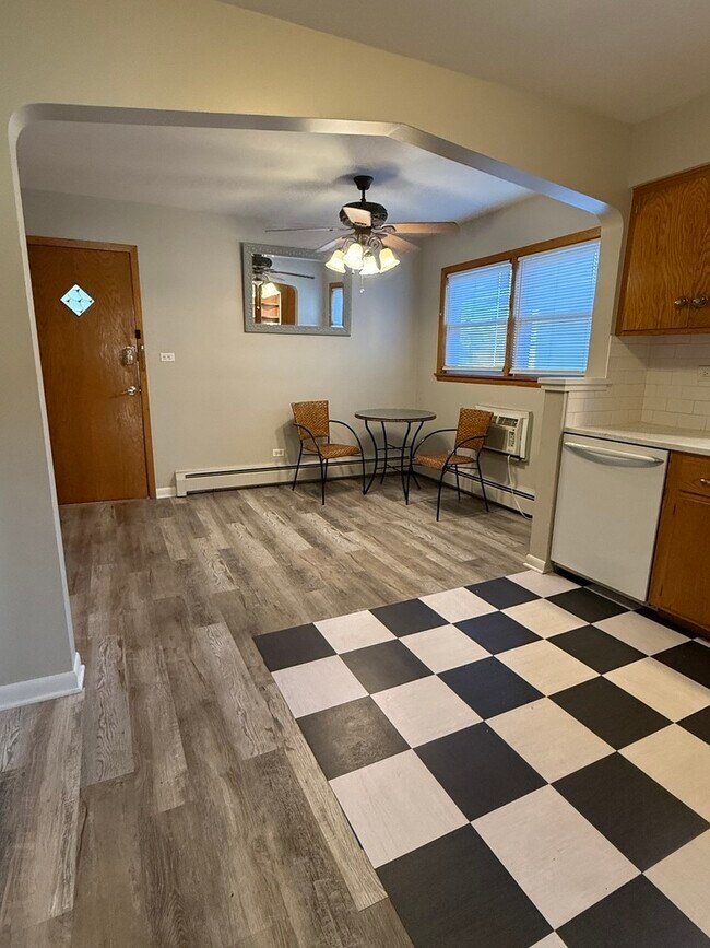 Foto del edificio - 5736 W Gunnison St