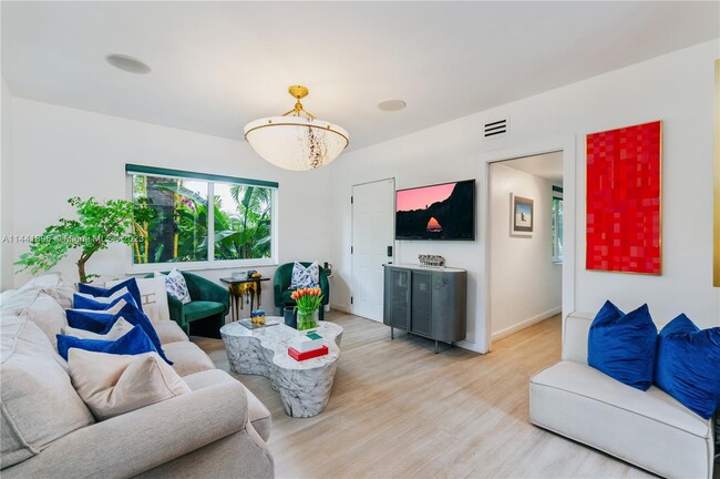 Foto del edificio - 1530 NE 117th St