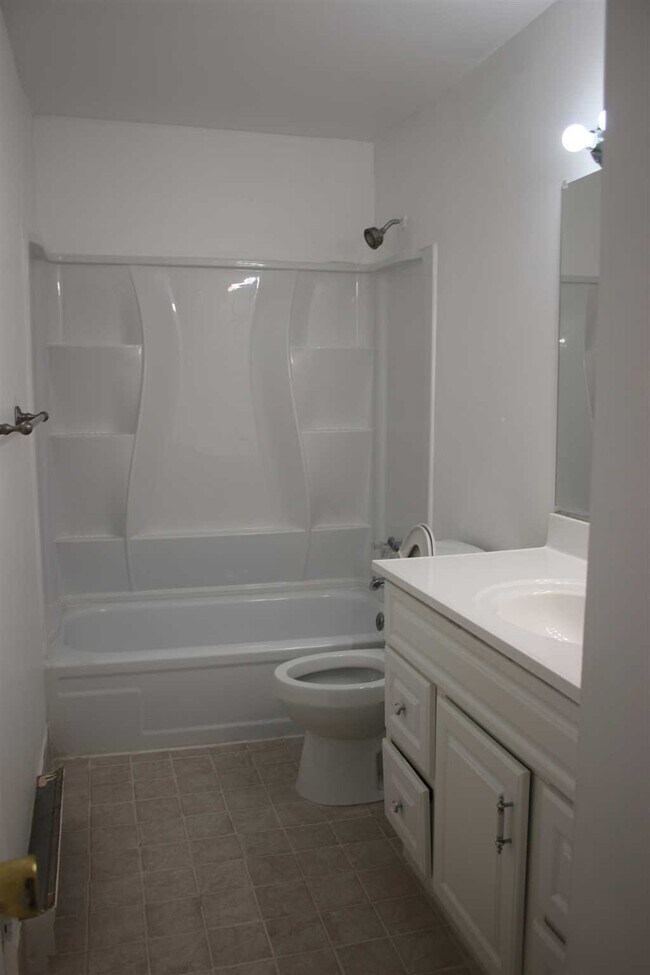 20 White Gate Rd Unit H, Wappingers Falls, NY 12590 Condo for Rent in