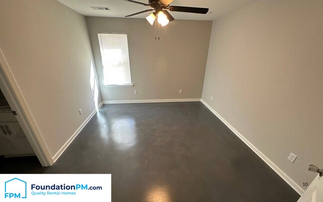 Building Photo - 2381 Carnes Ave