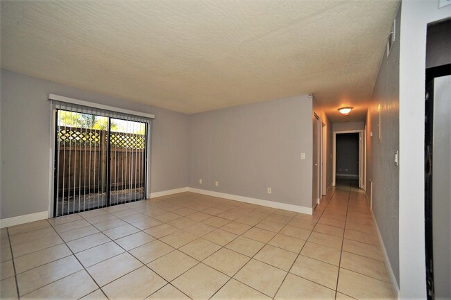 Foto del edificio - 2100 Forest Knoll Dr NE