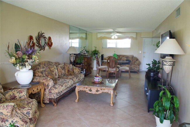 Foto del edificio - 9820 S Hollybrook Lake Dr