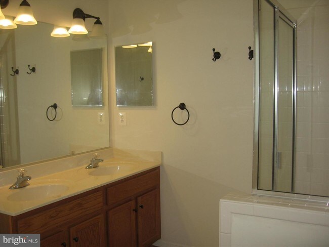 Building Photo - 404 Starkey's Landing