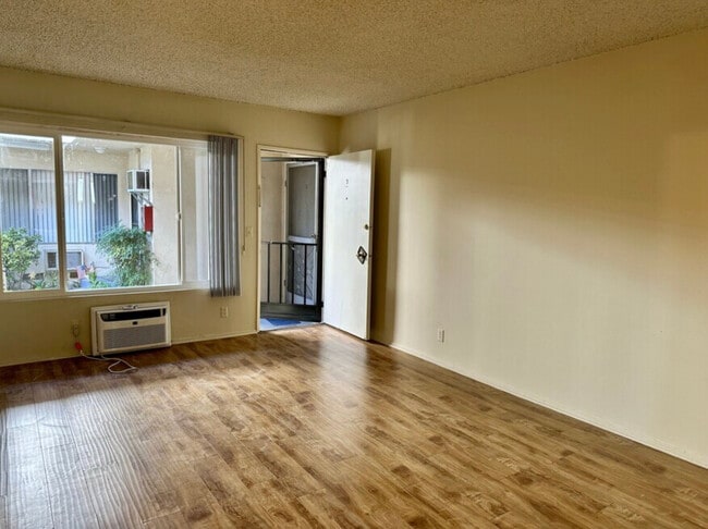 Building Photo - Aqua Vista Apartments