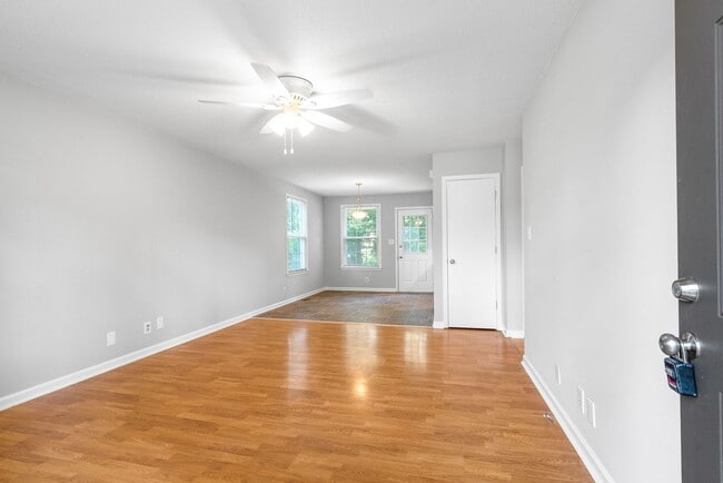 Foto del edificio - 3 Bedroom Pet Friendly Home For Rent!