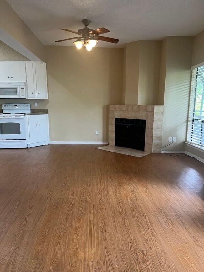 Building Photo - K280 - Treehouse #117