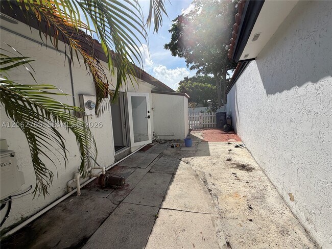 Building Photo - 17843 NW 63rd Ct
