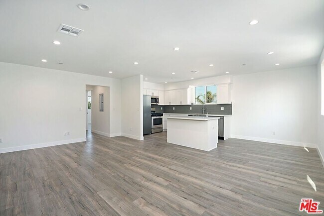 Foto del edificio - 4832 Saturn St