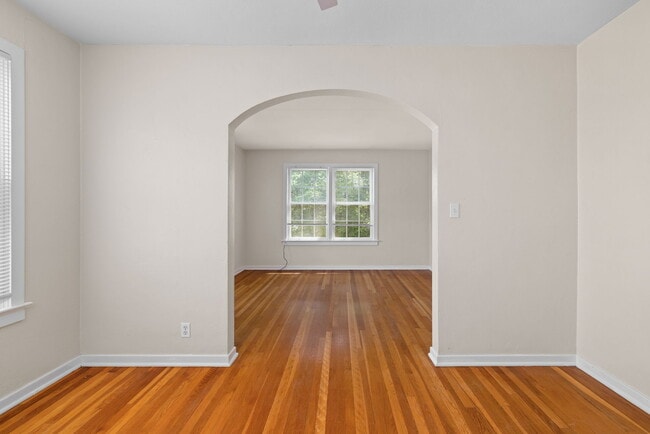 View from breakfast room through archway into living room - 208 Circular Rd
