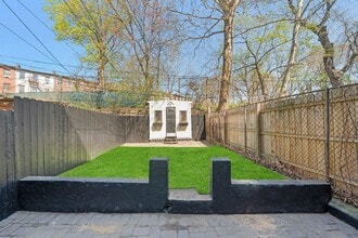 Building Photo - 826 Grand St