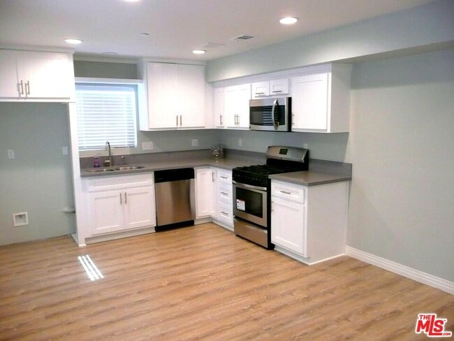 Foto del edificio - 1427 S Beacon St