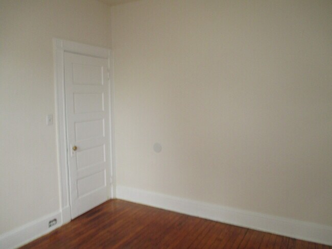 Foto del edificio - 1 Bedroom Apartment in Hampden
