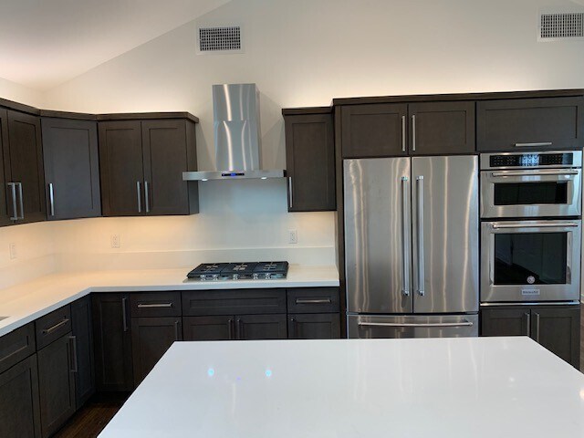 Building Photo - MOVE-IN READY! Upgraded 2+2 w/backyard, ga...