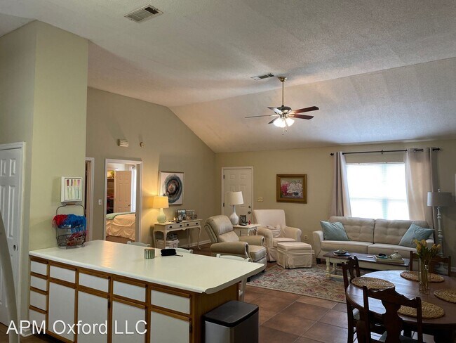 Building Photo - 2 br, 2 bath House - 1012 Van Dorn Street
