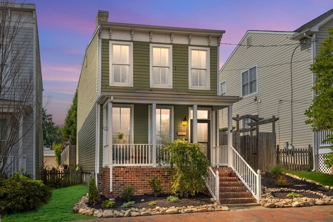 Building Photo - Beautiful 3 Bedroom Home in the Heart of C...