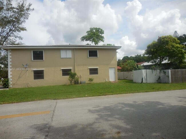 Foto del edificio - 4101 Riverside Dr