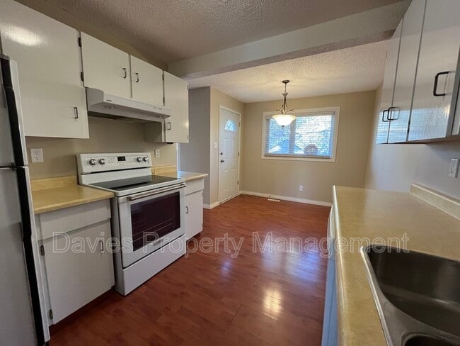 Building Photo - 11111-11126 26 Ave NW