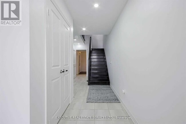 Building Photo - 4 - (BASEMENT) 50 EDINBURGH DRIVE