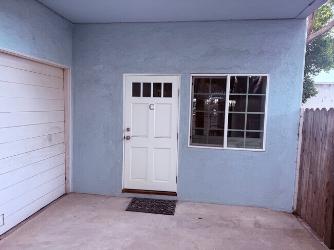 Foto del edificio - 323 S Francisca Ave