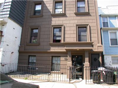Building Photo - 583 Lorimer St