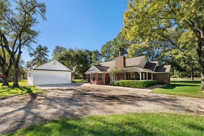 Foto del edificio - 25717 Lakeside Dr