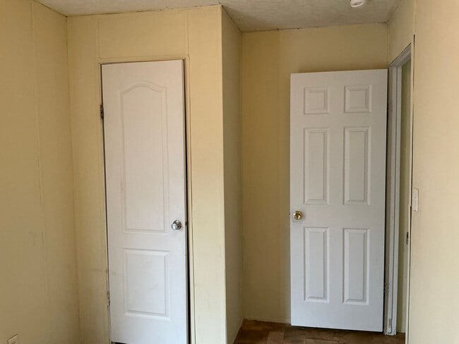 Building Photo - 2 Bedroom 2 Bathroom Mobile Home
