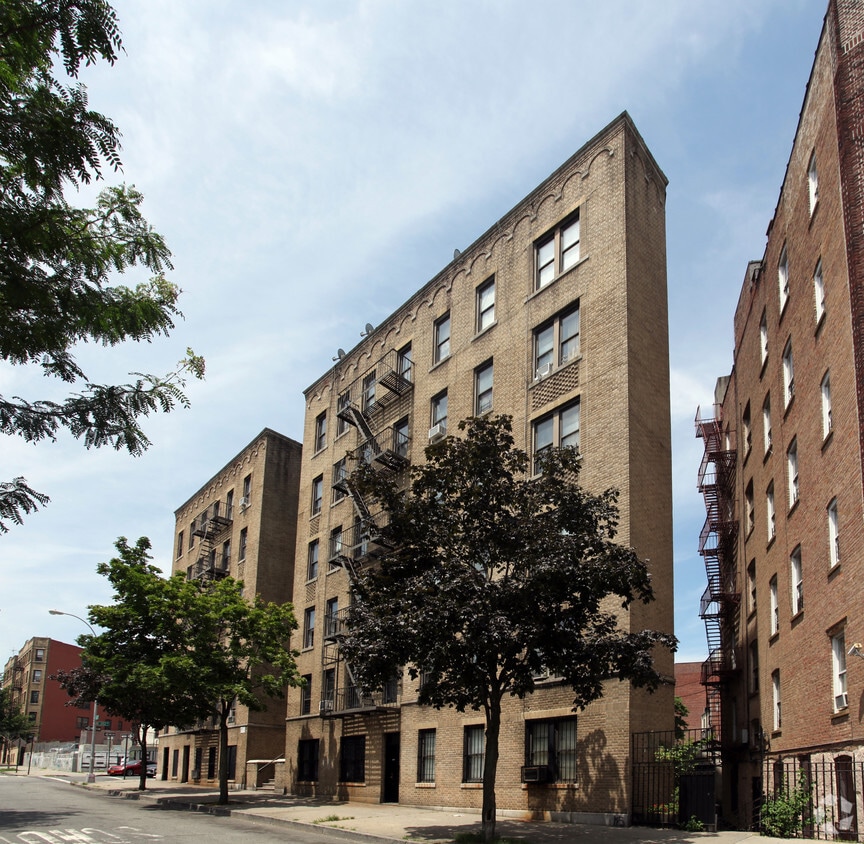 Building Photo - 3021 Briggs Ave