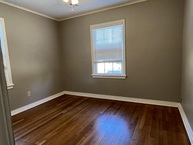Foto del edificio - 427 E 6th St