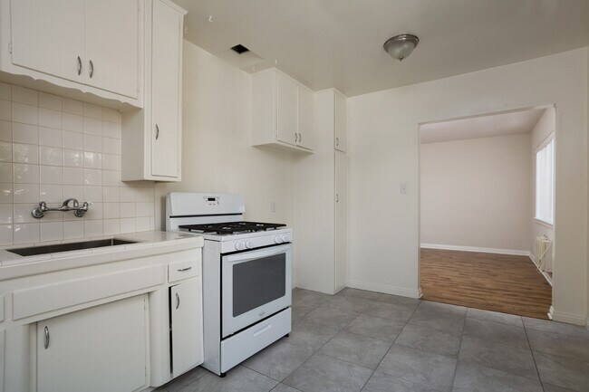Building Photo - 5434 Willowcrest Ave
